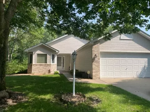 5665 Heather Ridge Dr, Shoreview, MN 55126