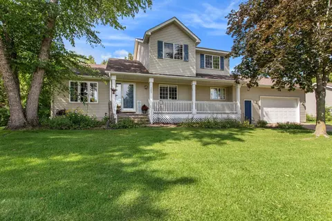 7049 Cottonwood Ct, Centerville, MN 55038