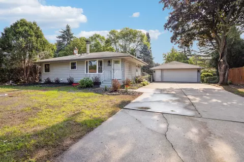 2968 Matilda St, Roseville, MN 55113