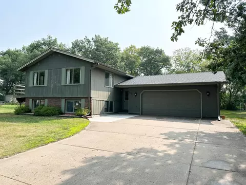 712 Fair Oaks Dr, Mora, MN 55051