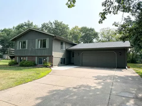 712 Fair Oaks Dr, Mora, MN 55051