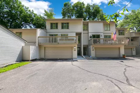 6204 Sandpiper Ct, Edina, MN 55436