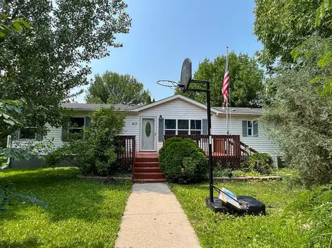 413 Water Ave N, Saint Hilaire, MN 56754