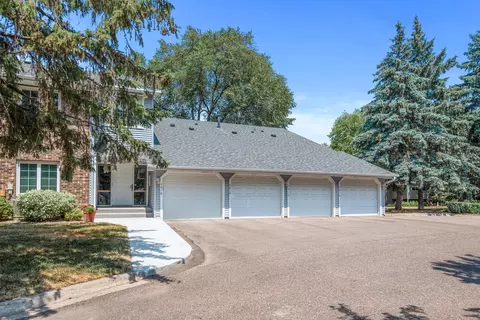 2610 Innsbruck Trl, New Brighton, MN 55112