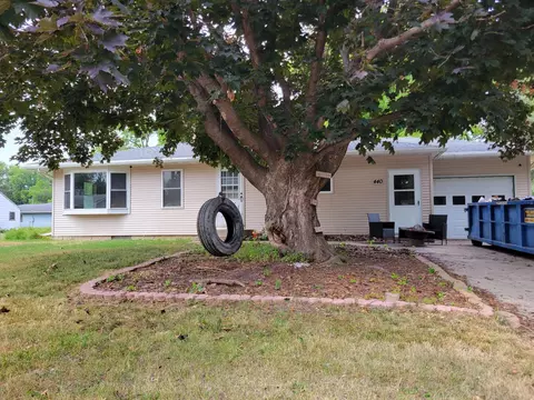 440 6th St E, Hector, MN 55342
