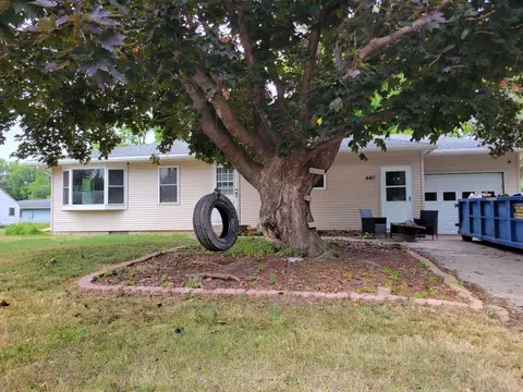 440 6th St E, Hector, MN 55342