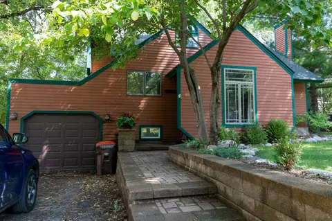 1111 County Road C E, Maplewood, MN 55109
