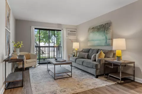1207 Hewitt Ave #5, Saint Paul, MN 55104