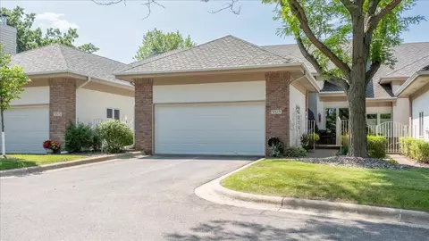 5519 70th St W, Edina, MN 55439