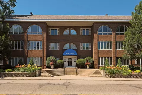 5100 France Ave S #202, Edina, MN 55410
