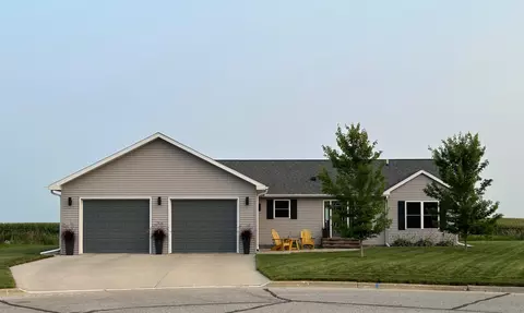 155 Golf Course Dr, Armstrong, IA 50514