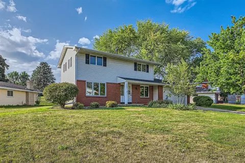 1460 Woodhill Dr, Woodbury, MN 55125