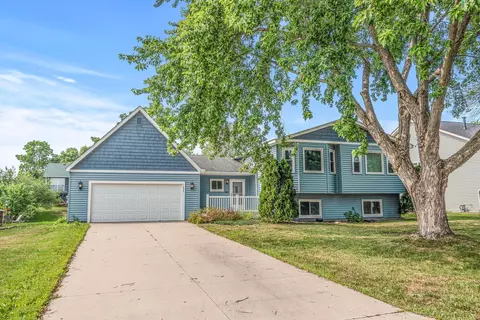 7655 25th St N, Oakdale, MN 55128