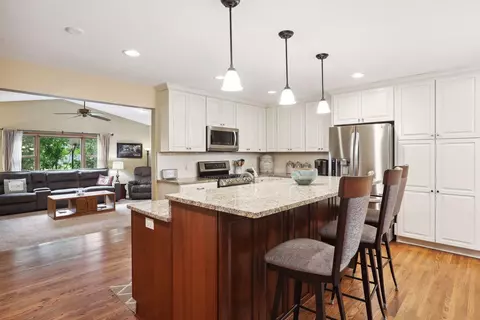 10439 Thrush St NW, Coon Rapids, MN 55433