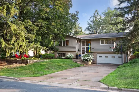 4401 Avondale Rd, Golden Valley, MN 55416