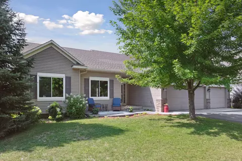1243 Pine Sq, Waconia, MN 55387