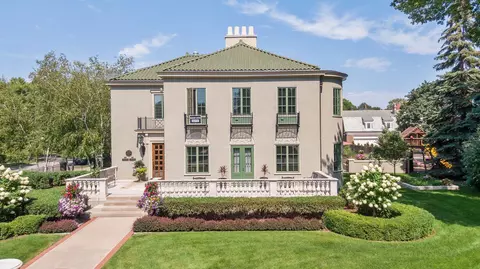 977 Summit Ave #A, Saint Paul, MN 55105