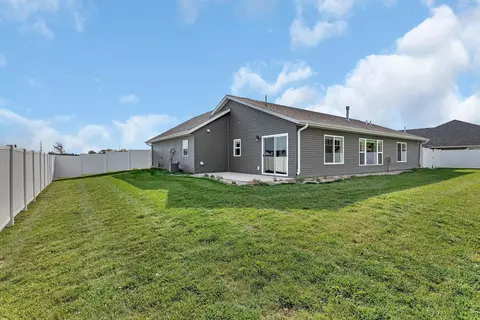 300 26th St SE, Willmar, MN 56201 photo 3