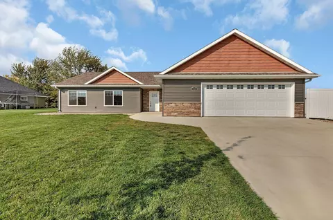 300 26th St SE, Willmar, MN 56201