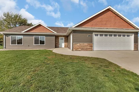 300 26th St SE, Willmar, MN 56201 photo 2