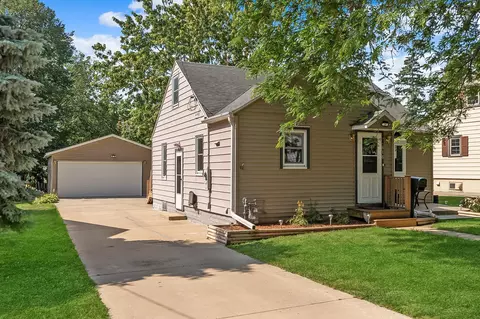 818 10th St NW, Rochester, MN 55901
