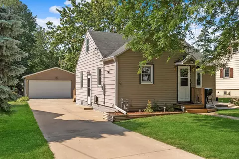818 10th St NW, Rochester, MN 55901