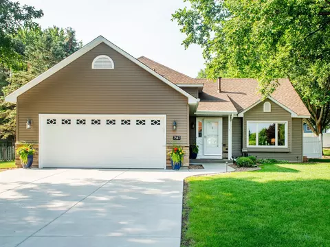 7547 Upper 17th St N, Oakdale, MN 55128