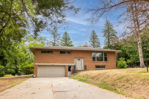 2336 Crowncrest Dr, Saint Cloud, MN 56301