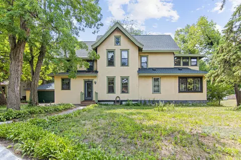 913 Mound St, Saint Paul, MN 55106