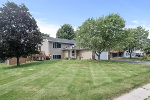 900 7th St, Jordan, MN 55352