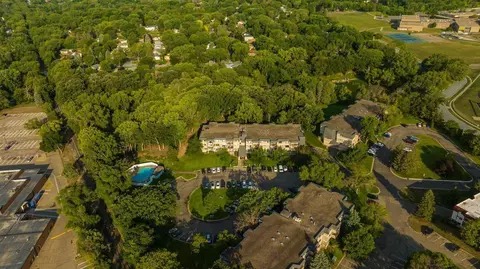 4001 Heritage Hills Dr #206, Bloomington, MN 55437