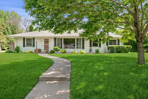 2900 Perry Ave N, Golden Valley, MN 55422