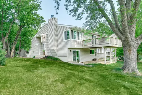 9164 Neill Lake Rd, Eden Prairie, MN 55347
