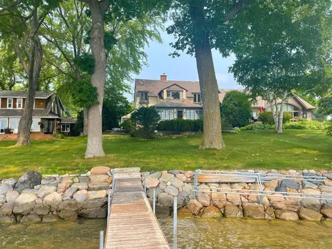 425 Lakeview Ave, Tonka Bay, MN 55331