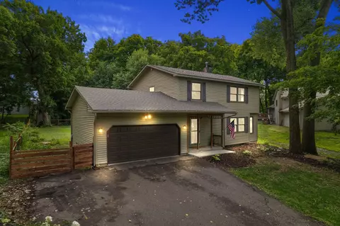 7711 N Shore Cir N, Forest Lake, MN 55025