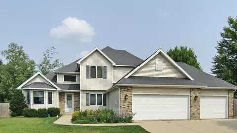 2000 Century Hills Dr NE, Rochester, MN 55906
