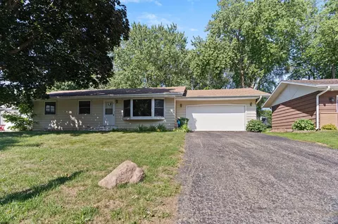 700 Mccallum Dr, New Brighton, MN 55112