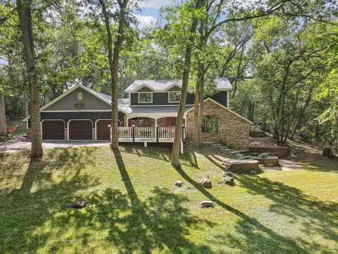 1508 Parson Hill Dr, Burnsville, MN 55337