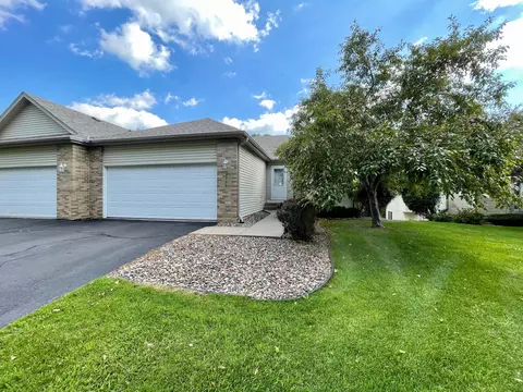 7123 48th St N, Oakdale, MN 55128