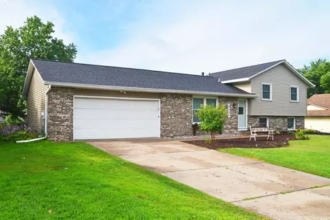 8299 77th St S, Cottage Grove, MN 55016