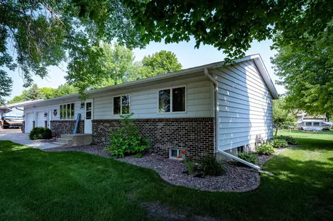 708 27th Ave SW, Willmar, MN 56201