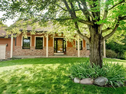 801 Bryant Ln, Burnsville, MN 55337