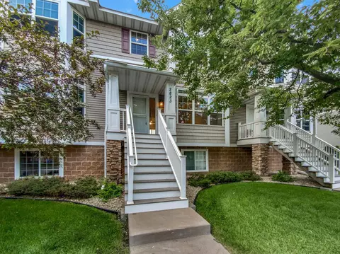 2823 Arona St, Roseville, MN 55113