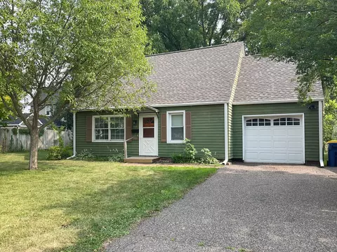 410 9th St E, Northfield, MN 55057