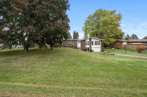 2111 Patricia St, Mendota Heights, MN 55120