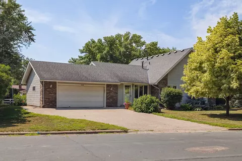 15 Hickory St, Farmington, MN 55024