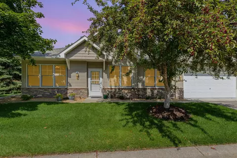 371 Hayes Dr #32, Hastings, MN 55033