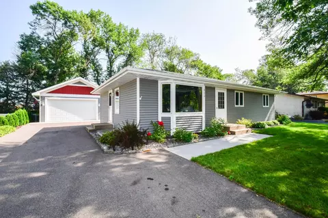 936 14th St W, Hastings, MN 55033