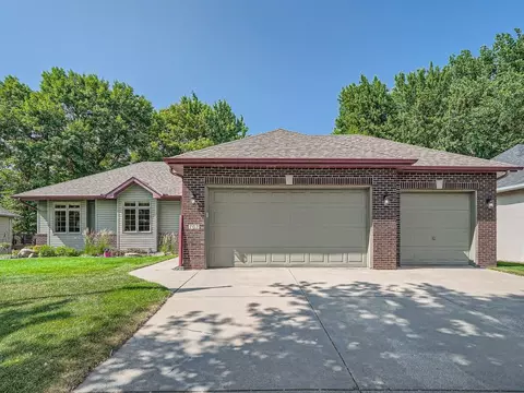 707 Country Lakes Dr, Lino Lakes, MN 55014
