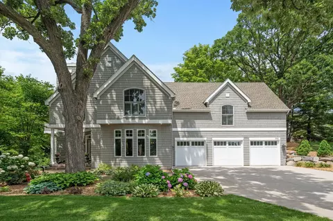 841 Great Oaks Trl, Eagan, MN 55123